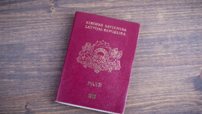 Personu apliecinošu dokumentu ar Covid-19 pandēmijas laikā beigušos derīguma termiņu varēs izmantot līdz nākamā gada 30.aprīlim