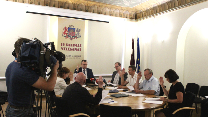 13.Saeimas vēlēšanām reģistrēti visi 16 partiju un partiju apvienību kandidātu saraksti