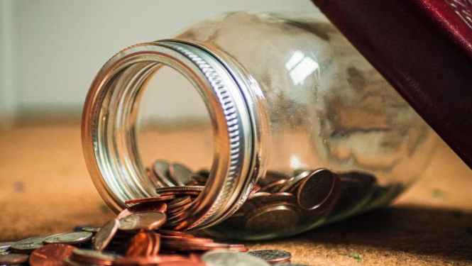 Gada sākumā notikušajai parakstu vākšanai par apturētajiem likumiem izlietoti 483 166 eiro