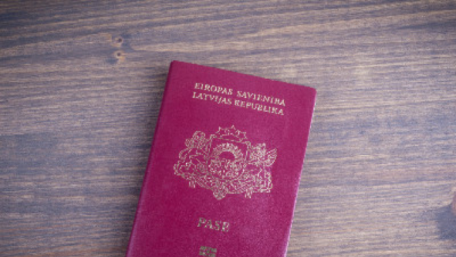 Personu apliecinošu dokumentu ar Covid-19 pandēmijas laikā beigušos derīguma termiņu varēs izmantot līdz nākamā gada 30.aprīlim