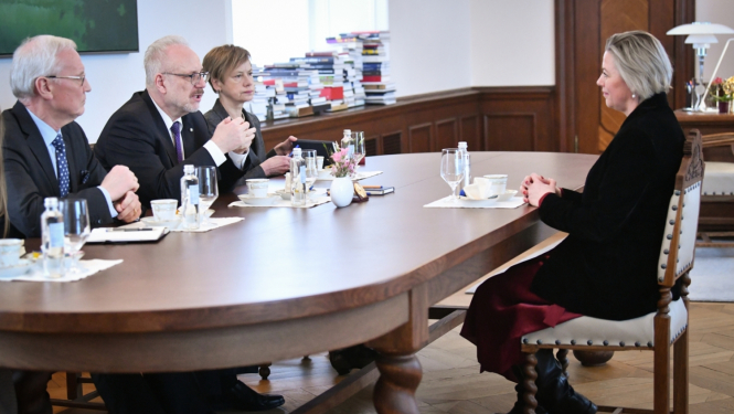 Valsts prezidenta E.Levita un Centrālās vēlēšanas komisijas priekšēdētājas K.Saulītes tikšanās