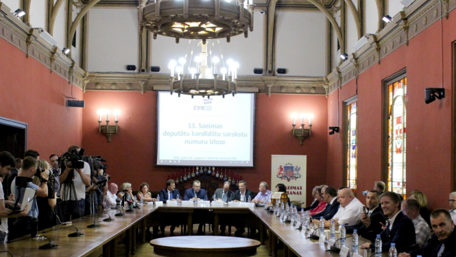 Izlozēti 13.Saeimas deputātu kandidātu sarakstu numuri