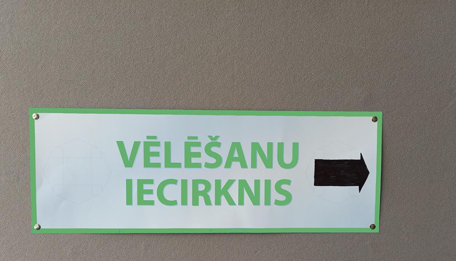 Trīs pašvaldību vēlēšanu iecirkņos konstatē problēmsituācijas