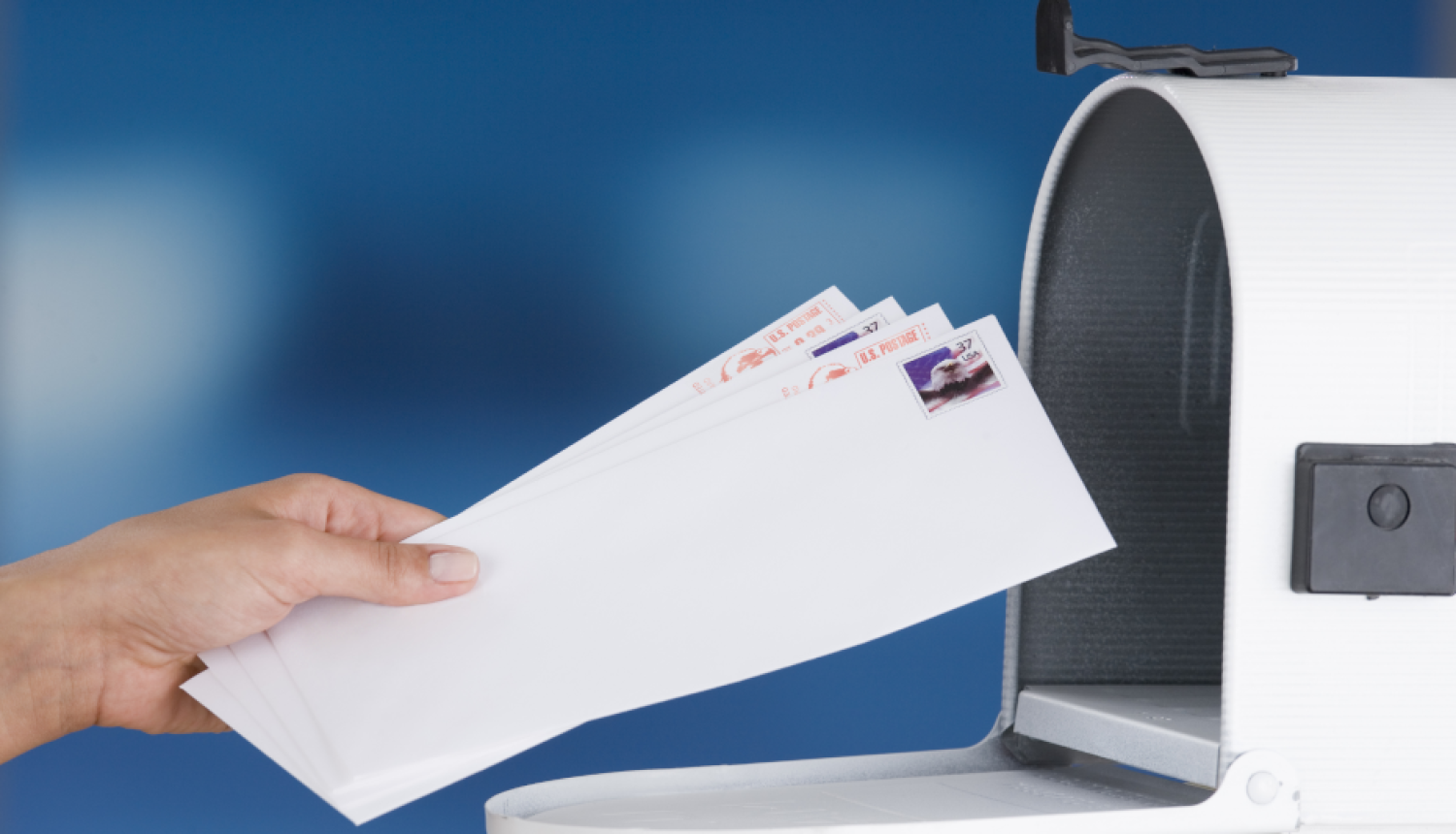 Saeima 2. lasījumā atbalsta iespēju pašvaldību vēlēšanās balsot pa pastu no ārvalstīm