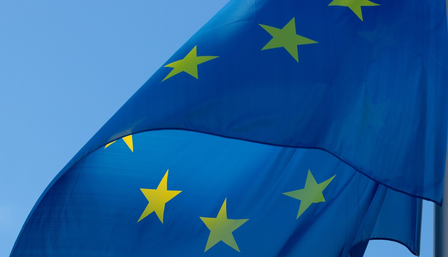Plīvojošs Eiropas Savienības karogs