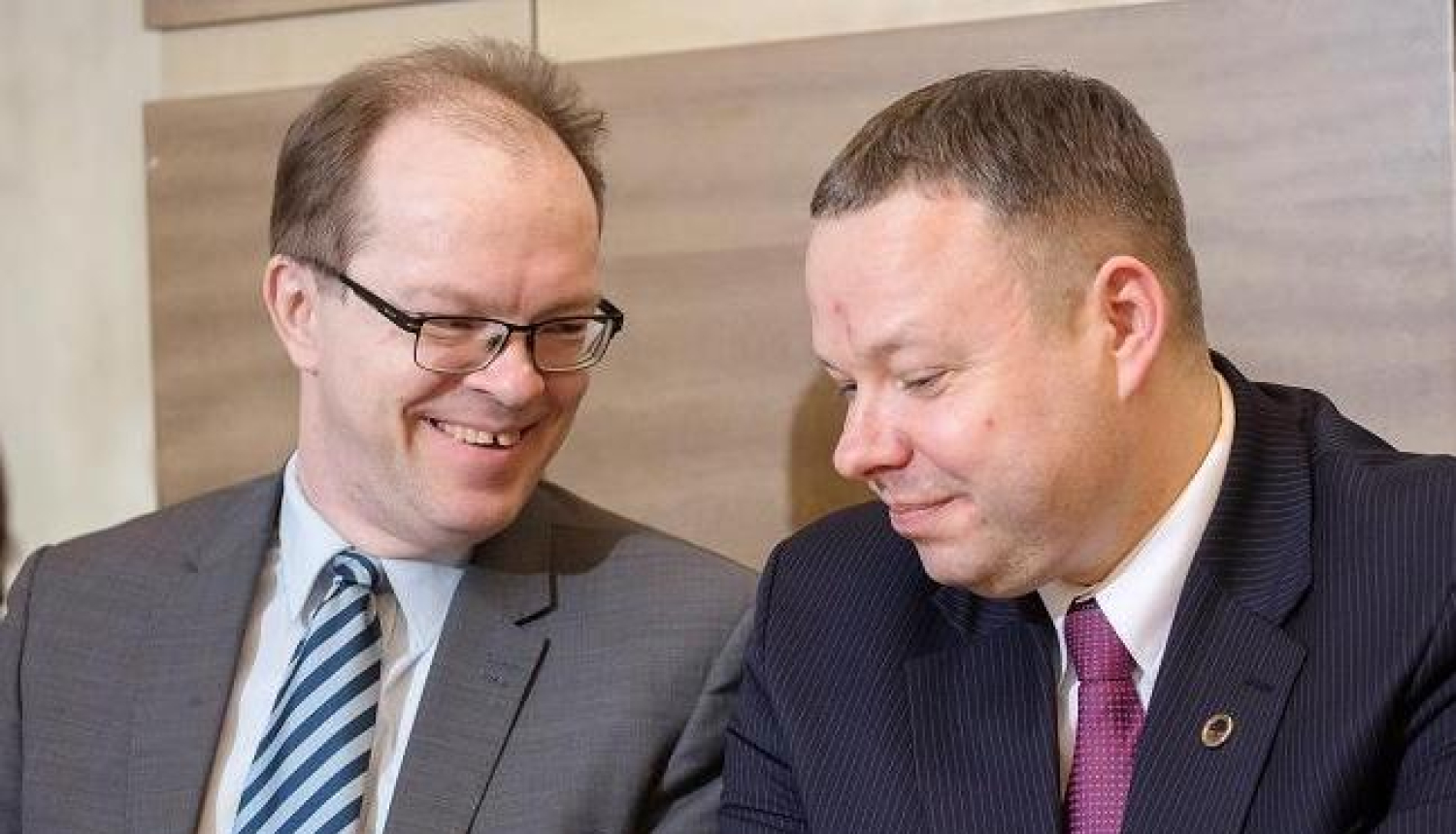 Centrālās vēlēšanu komisijas priekšsēdētāja vietnieka amatā ievēl Sigordu Stradiņu, par komisijas sekretāru - Ritvaru Eglāju