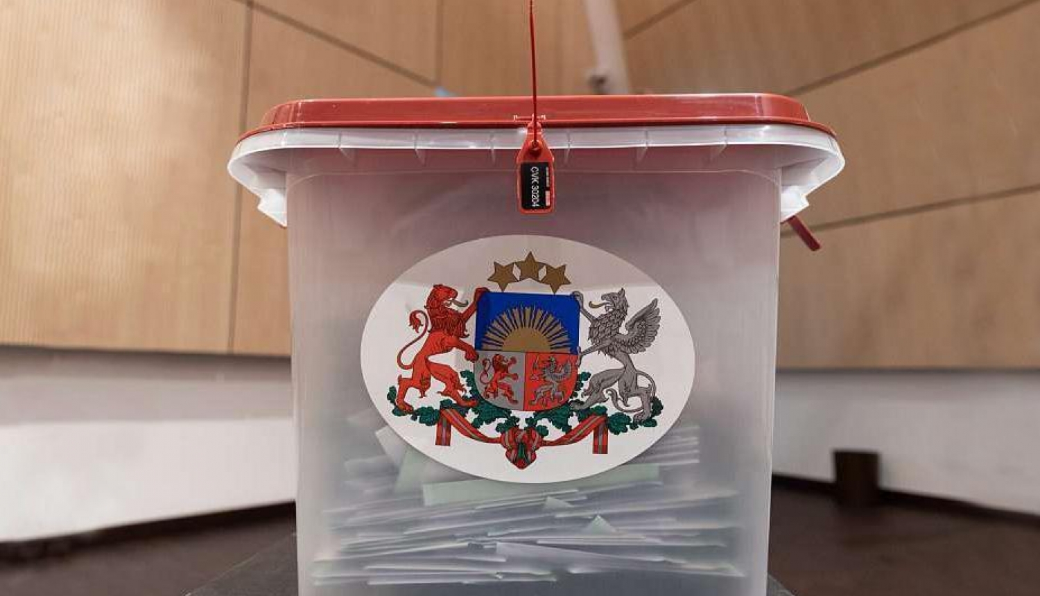CVK uzdod pieskaitīt vēlēšanu rezultātiem 203. un 783. vēlēšanu iecirknī neapzīmogotās aploksnes