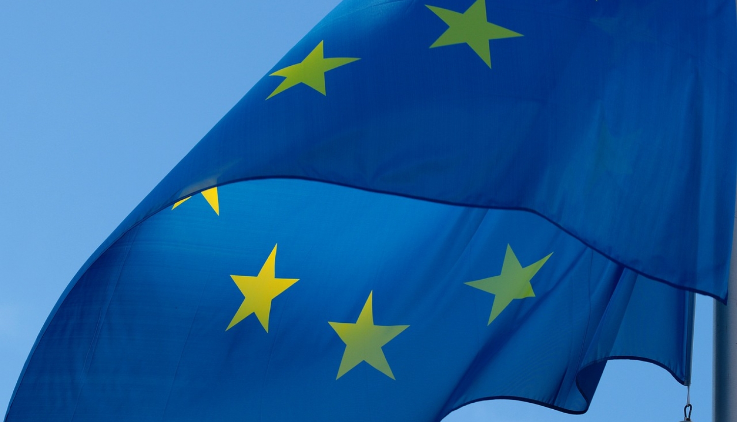 Plīvojošs Eiropas Savienības karogs